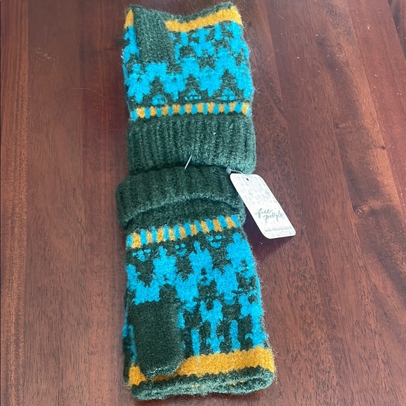 Free People first frost fair isle Forest Green Aqua Blue gloves New size OSFM - Picture 4 of 5